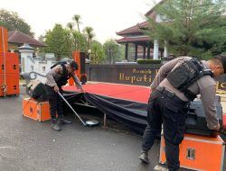 Personil Operasi Mantap Brata Candi Polres Pekalongan Laksanakan Sterilisasi serta Pengamanan Giat Flash Mob dan Senam Bersama