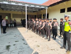Personil Gabungan Polres Pekalongan Amankan Jalannya Pemilihan Kepala Desa Antar Waktu Desa Kedungkebo