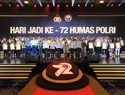 Dua Hadiah Untuk Divisi Humas Polri Dari Kapolri