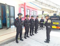 Satgas Preventif Ops Aman Bacuya Jateng 2023: Patroli di Bandara Adi Sumarmo, memastikan situasi tetap kondusif selama gelaran Piala Dunia FIFA U-17.