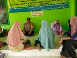 Sambangi Ibu-Ibu, Bhabinkamtibmas Ajak Ciptakan Kamtibmas Kondusif Selama Pelaksanaan Pemilu 2024