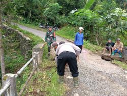 TNI-Polri dan Warga Kompak Kerja Bakti, Bangun Akses Jalan Penghubung di Wilayah Lebakbarang  