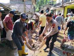 Sebuah Rumah dan Jembatan Rusak Karena Longsoran di Lebakbarang, Polisi dan Warga Gerak Cepat Evakuasi