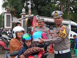 Kasat Lantas Polres Pekalongan Pimpin Kegiatan Sosialisasi Operasi keselamatan Lalu Lintas Candi 2024 saat Car Free Day