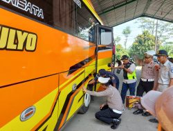 Satlantas Polres Pekalongan dan Tim Gabungan Gelar Pemeriksaan Laik Jalan Angkutan Wisata