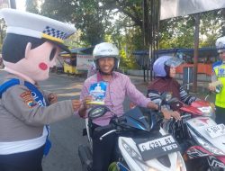 Operasi Patuh Candi 2024, Sat Lantas Polres Pekalongan Bagikan Brosur