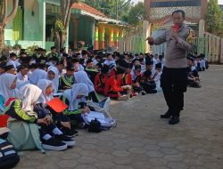Bhabinkamtibmas Polsek Kedungwuni Berikan Materi Pencegahan Bullying dan Bahaya Narkoba saat MPLS Siswa/Siswi SMP NU Pajomblangan