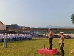 Jadi Pembina Upacara, Kasat Lantas Polres Pekalongan Sosialisasikan Ops Patuh Candi 2024 di SMK Muhammadiyah Karanganyar