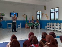 Sosialisasi Tertib Berlalu Lintas Satlantas Polres Pekalongan di SMK Muhammadiyah Kesesi