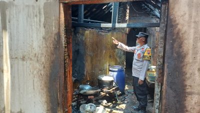 Lupa Matikan Tungku Perapian, Warung Makan di Bojong Pekalongan Terbakar