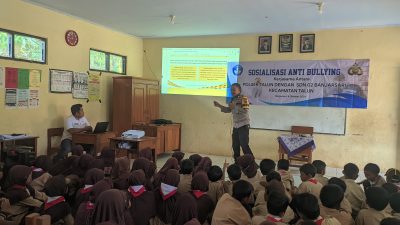 Sosialisasikan Anti Bullying, Bhabinkamtibmas Polsek Talun Datangi SD 02 Banjarsari