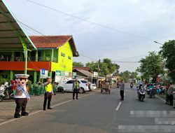 Berikan Rasa Aman Siswa-Siswi MI Islamiyah Karangsari, Polisi Hadir Bersama Badut Zebra Si Polin dalam AG Pagi