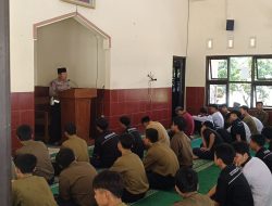 Polantas Sosialisasikan Tertib Berlalu Lintas kepada Jamaah Masjid Al Ikhsan SMK Muhammadiyah Karanganyar