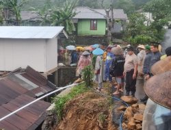 Turap Jalan Longsor, Tiga Rumah Warga Petungkriyono Rusak