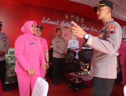 Ketua Bhayangkari Cabang Pekalongan Kunjungi Pos Pengamanan dan Pos Pelayanan Ops Lilin Candi 2024