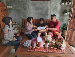 Tilik Sedulur, Polres Pekalongan Jenguk Keluarga Anggota yang Sakit