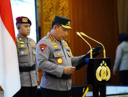 Kapolri Pimpin Upacara Kenaikan Pangkat untuk 10.548 Perwira Polri