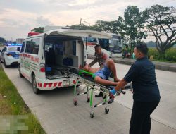 Temukan Sopir Tertidur Dalam Kondisi Tak Wajar di Dalam Truk, Patroli Polantas Pekalongan Beri Pertolongan dan Bawa ke Rumah Sakit