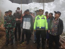 Kunjungi Lokasi Longsor di Petungkriyono, Menteri PU Akan Percepat Pembuatan Akses dan Jembatan Darurat