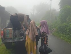 Polsek Kandangserang Salurkan Bantuan dari Polres Pekalongan kepada Warga Terdampak Tanah Gerak