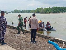Tim Gabungan Lakukan Pencarian Terhadap Korban Kapal Tenggelam di Perairan Utara Wonokerto, Pekalongan