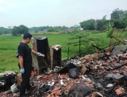 Enam Kios di Desa Pangkah Karangdadap Terbakar