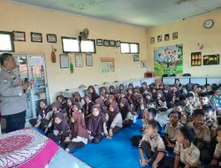 Kanit Binmas Polsek Talun Sambangi Siswa-Siswi SD, Ini yang Disampaikan Aiptu Saroni