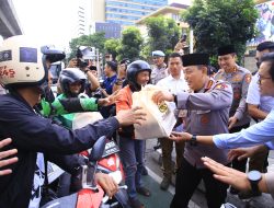 Kapolri Jenderal Listyo Sigit Prabowo Bagikan 1.000 Takjil Bersama Insan Media