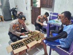 Puluhan Botol Miras Diamankan Polisi dari Warung yang Berlokasi di Sragi, Pekalongan
