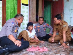 Kapolres Pekalongan beserta PJU Kunjungi dan Serahkan Bantuan Sosial kepada Penghuni Bedah Rumah