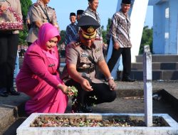 Sambut Hari Bhayangkara Ke-79, Polres Pekalongan Gelar Upacara Tabur Bunga