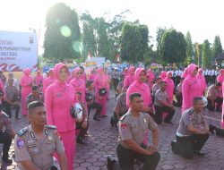 Unik, Prosesi Siraman Warnai Kenaikan Pangkat Anggota Polres Pekalongan