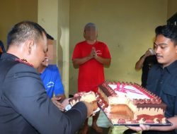 AKBP Doni Berbagi Kue Ulang Tahun Bersama Tahanan, Warnai Momen Hari Bhayangkara Ke-79 di Polres Pekalongan