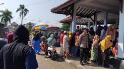 Polsek Kesesi Amankan Penyaluran Bantuan Pangan Untuk Ribuan Warga di 12 Desa