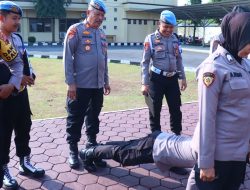 Propam Polres Pekalongan Gelar Pemeriksaan Mendadak Usai Apel, Tegur Anggota Tak Disiplin