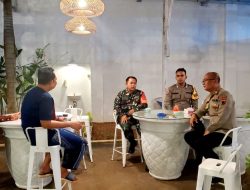 Hadir di Tengah Warga, Kapolsek dan Danramil Wonopringgo Sambangi Tokoh Masyarakat di Pegaden Tengah