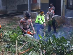 Kapolres Pekalongan Turun Tangan, Pimpin Langsung Evakuasi dan Pembersihan Pasca Bencana di Petungkriyono