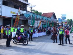 Personel Polres Pekalongan Laksanakan Pengamanan Karnaval Hari Santri, Titik Rawan Macet Jadi Fokus Utama