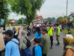 Jamin Kelancaran Acara Milad, Polsek Wonopringgo Kawal Rute Jalan Sehat MBS Wopi Pagi Ini