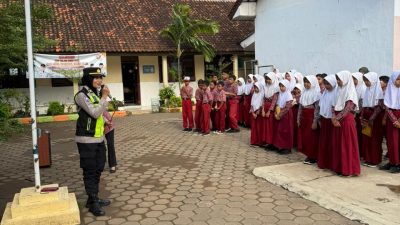 Masih Marak Anak SD Bawa Motor, Polisi Jemput Bola ke SDN 2 Gejlig Ajarkan Keselamatan Berlalu Lintas