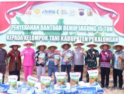 Dukung Ketahanan Pangan, Polres Pekalongan Serahkan 15 Ton Bibit Jagung ke Petani