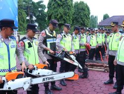 Cek Kesiapan Bencana, Kapolres Pekalongan Pimpin Apel Siaga Bhayangkara dan Gelar Alutsista SAR