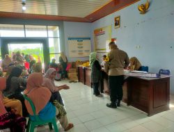 Polsek Karanganyar Kawal Ketat Penyaluran Bantuan Pangan, Pastikan Beras dan Minyak Goreng Sampai ke KPM