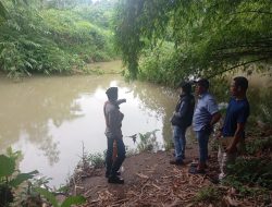 Respons Cepat! Polsek Kajen Olah TKP Tewasnya Bocah 2 Tahun yang Tenggelam di Sungai Pekalongan