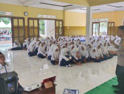 Sambangi Sekolah, Bhabinkamtibmas Jajaran Polres Pekalongan Beri Pembinaan Karakter dan Tekankan Bahaya Bullying