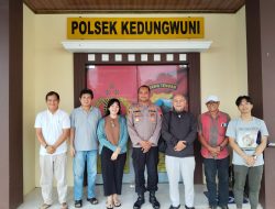 Jelang Natal, Kapolsek Kedungwuni dan Pastor Paroki Karanganyar Perkuat Sinergi Pengamanan Ibadah