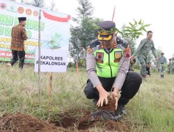 Lawan Deforestasi, Kapolres Pekalongan Pimpin Aksi Tanam 1.000 Pohon di Lahan Kritis Simego