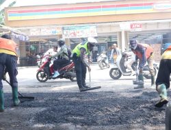 Operasi Keselamatan Candi 2026: Polisi dan Balai Pengelolaan Jalan Kolaborasi Tutup Lubang Maut di Ruas Bojong